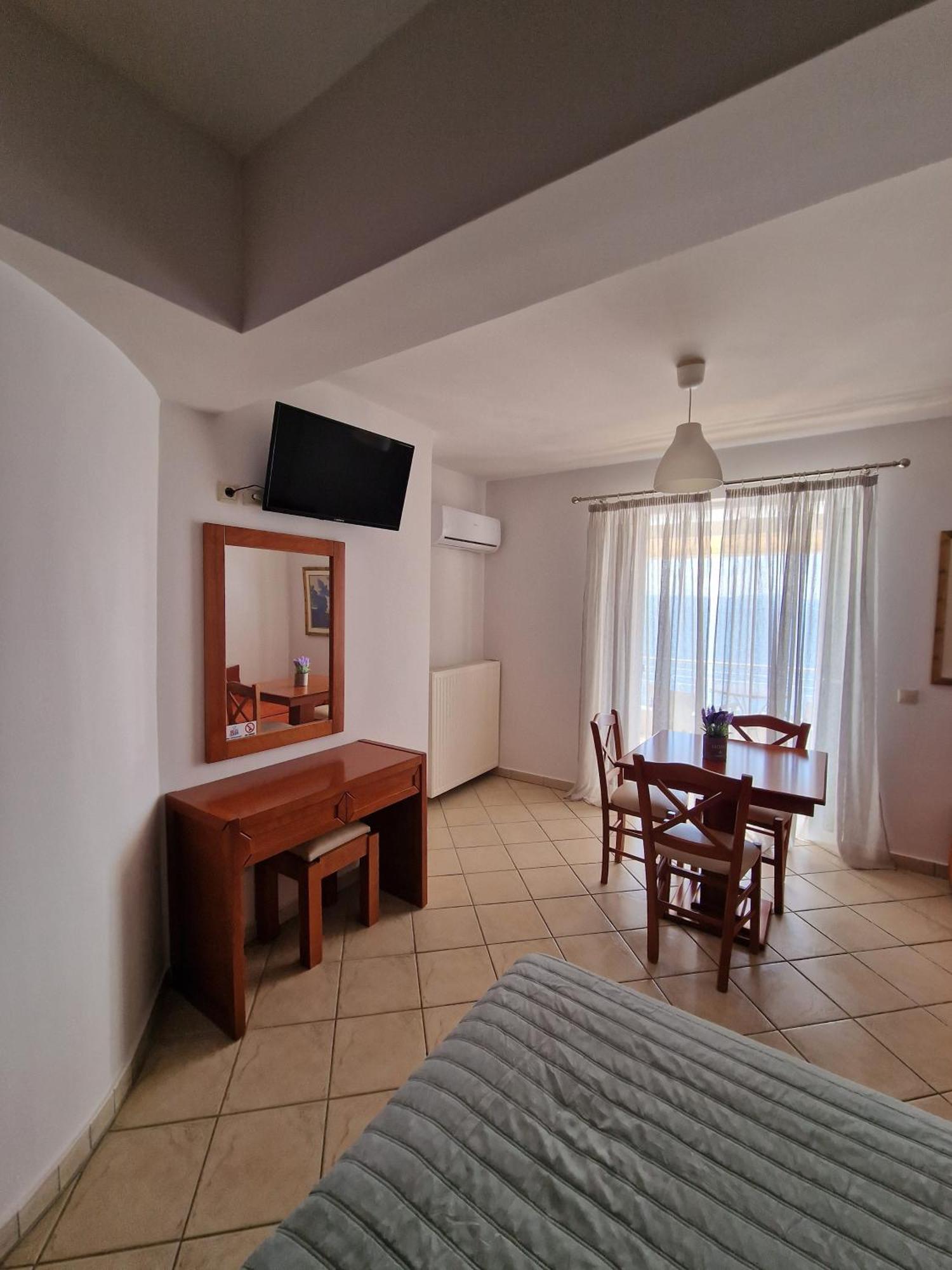 Aparthotel Porto Xronia à Khrónia Extérieur photo