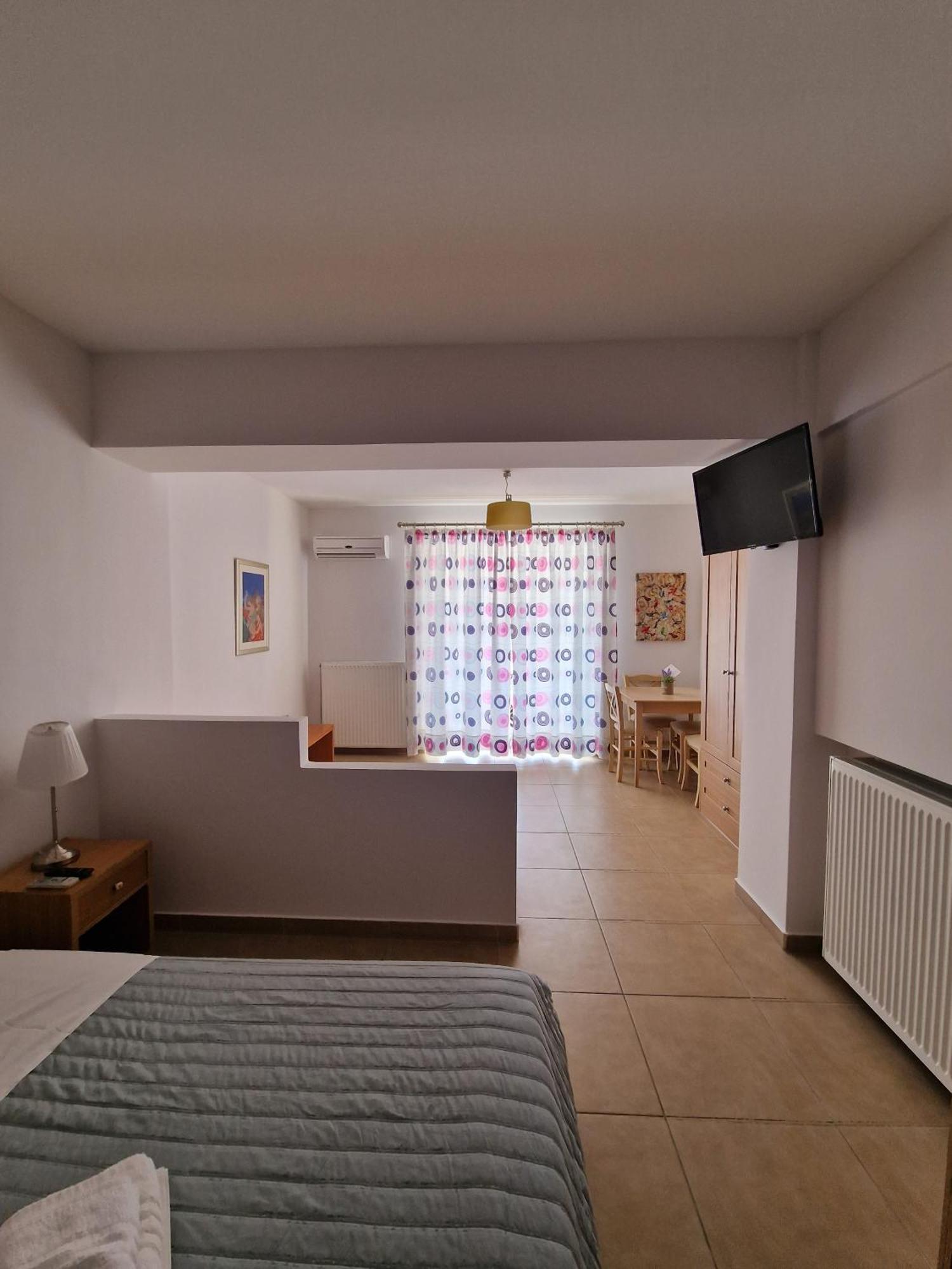 Aparthotel Porto Xronia à Khrónia Extérieur photo