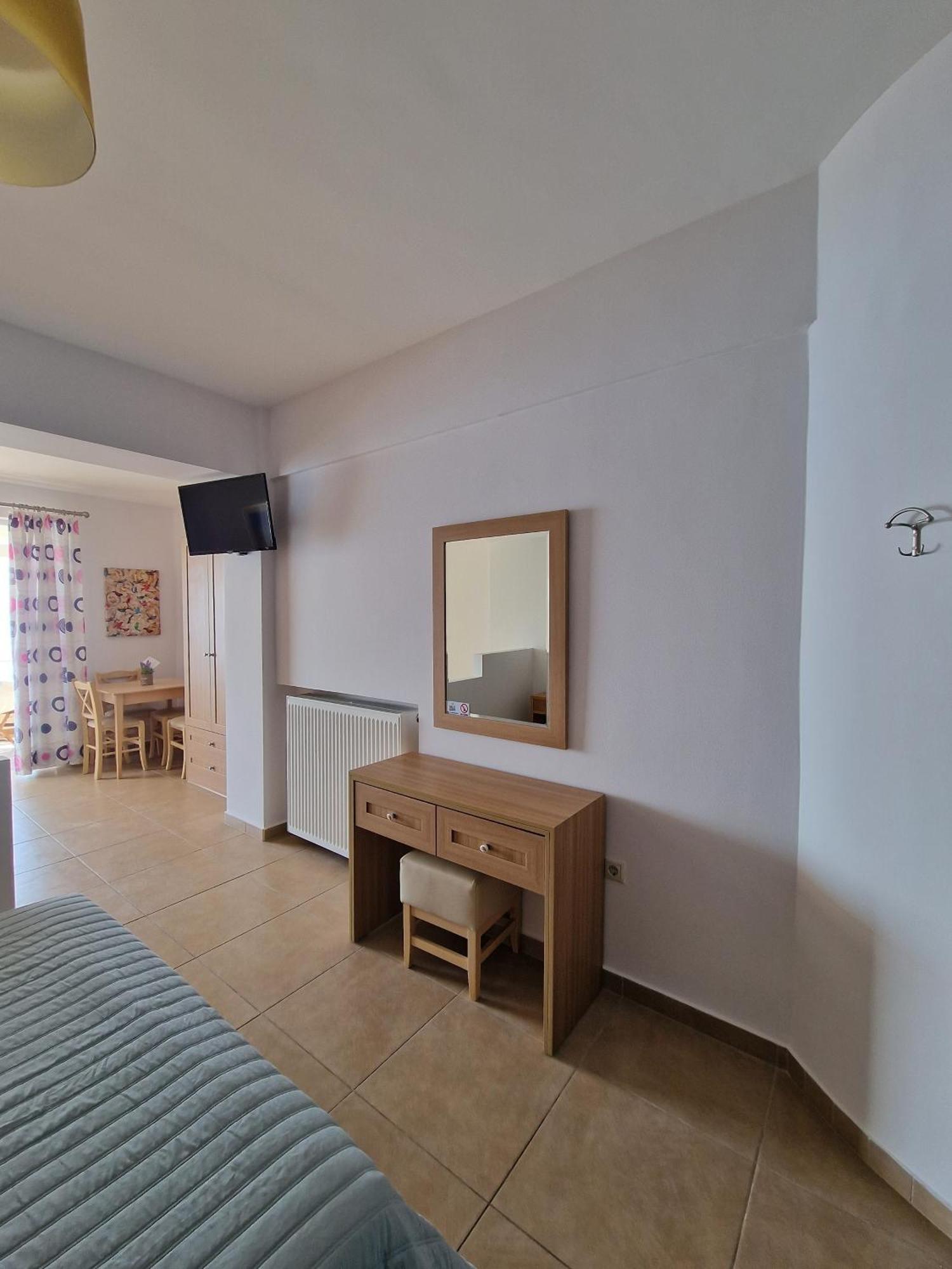 Aparthotel Porto Xronia à Khrónia Extérieur photo