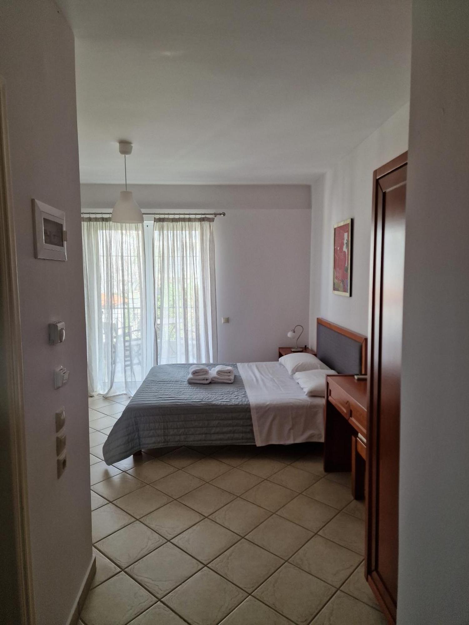 Aparthotel Porto Xronia à Khrónia Extérieur photo