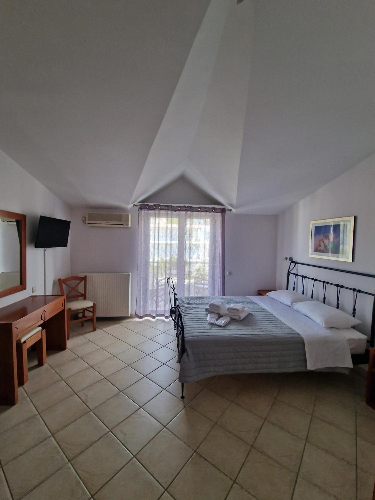 Aparthotel Porto Xronia à Khrónia Extérieur photo